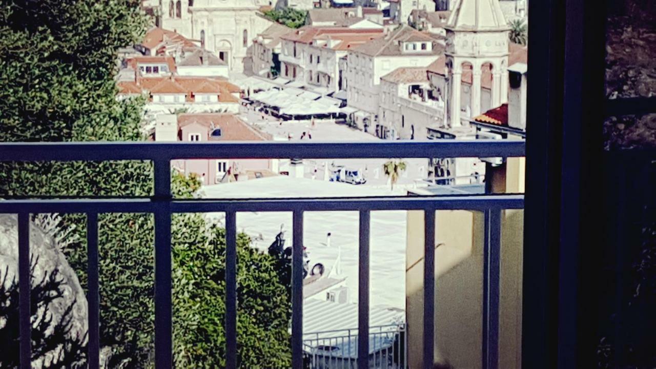 Apartment Sven Hvar Town